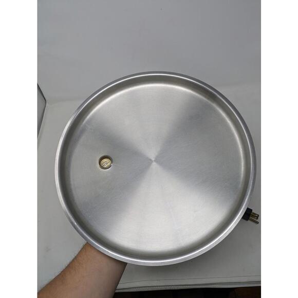 Saladmaster 7254 Stainless 12" Oil Core Electric Skillet w/ Vapor Lid & AC Cord - Picture 3 of 8